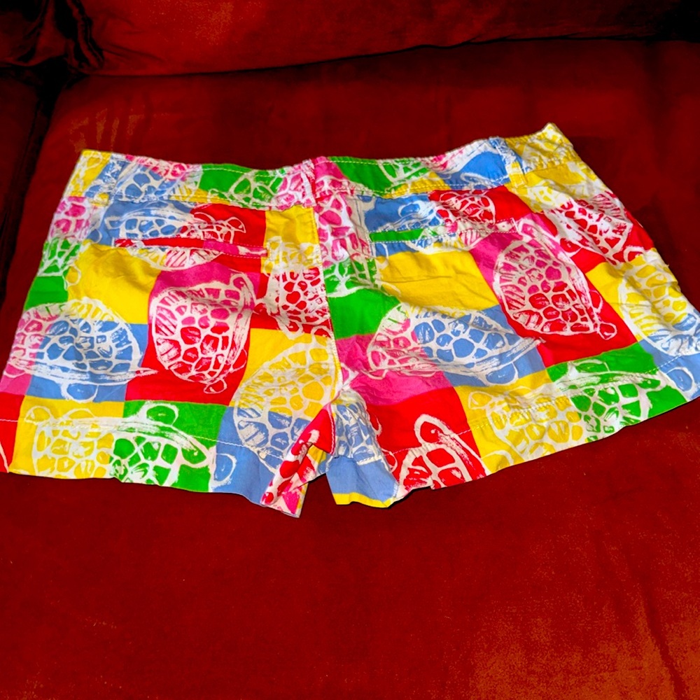 Summer is almost here! Lilly Pulitzer Callahan turtle print shorts SZ 12 🩷💛🩵